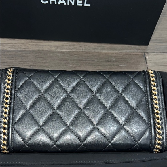 RARE!! Chanel Black and Gold Quilted distressed chain flap wallet - Picture 4 of 16